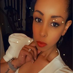 Meet your Posher, Betania